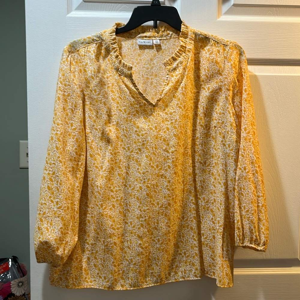Womens 3/4 sleeve top by Kim Rogers. Size XXL. Gold (yellow) and white. EC